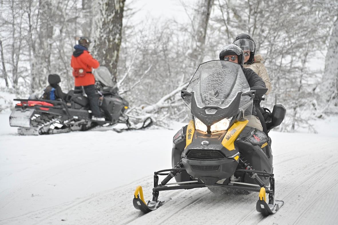 Combo moto de neve + Ski para duas pessoas